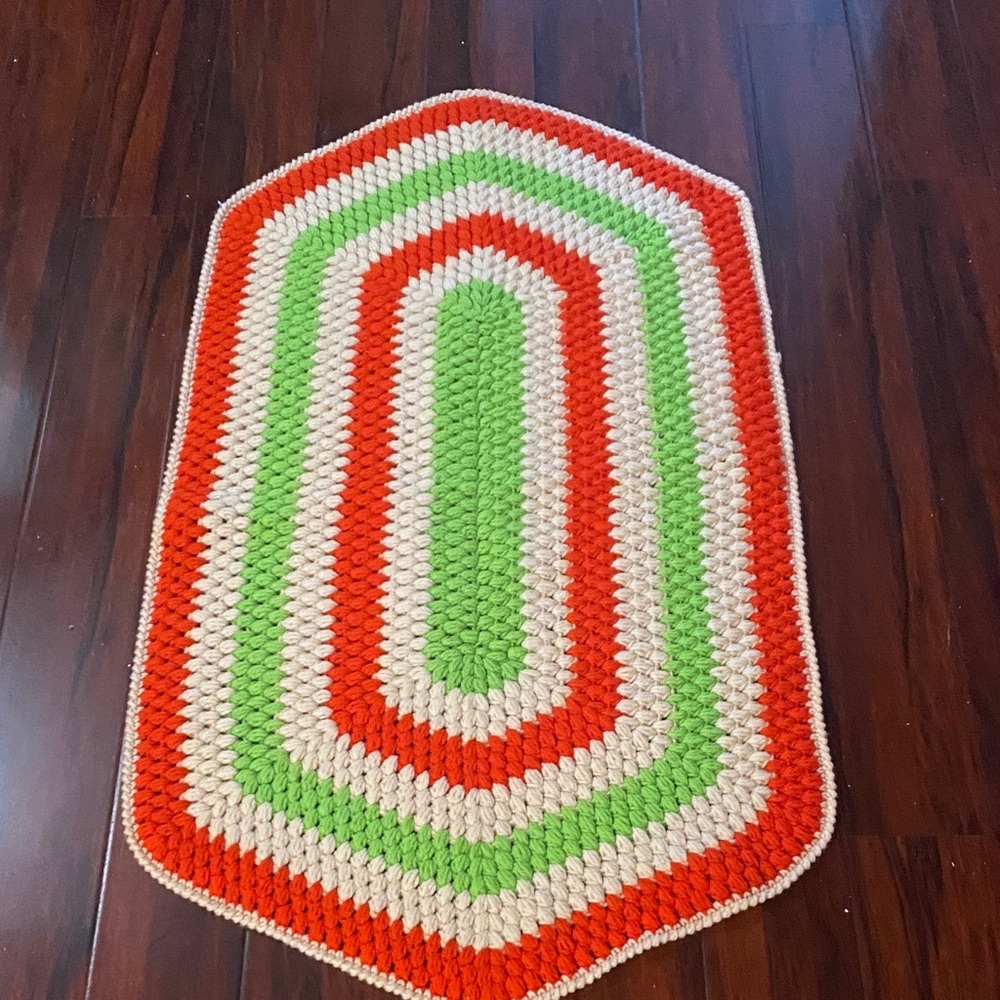 Retro 1950s Style Crocheted Rag Rug – Elongated Hexagon Shape, Washable